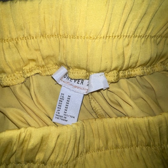 Minimalist yellow Skirt - Picture 2 of 4